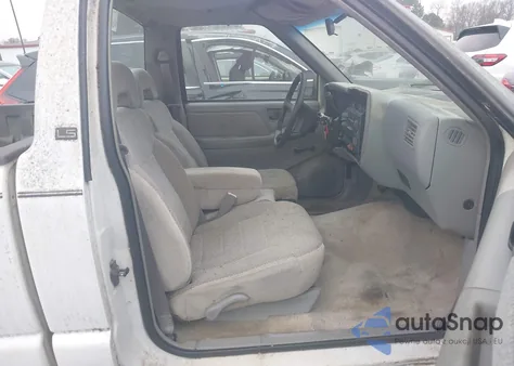 1997 Chevrolet S-10 Fleetside z USA, uszkodzony, nr VIN 1GCCS1445VK107065